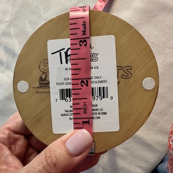 Peanuts Gallery Hallmark Snoopy Happiness Is A Sure Bet Figurine 2015 - Picture 9 of 10